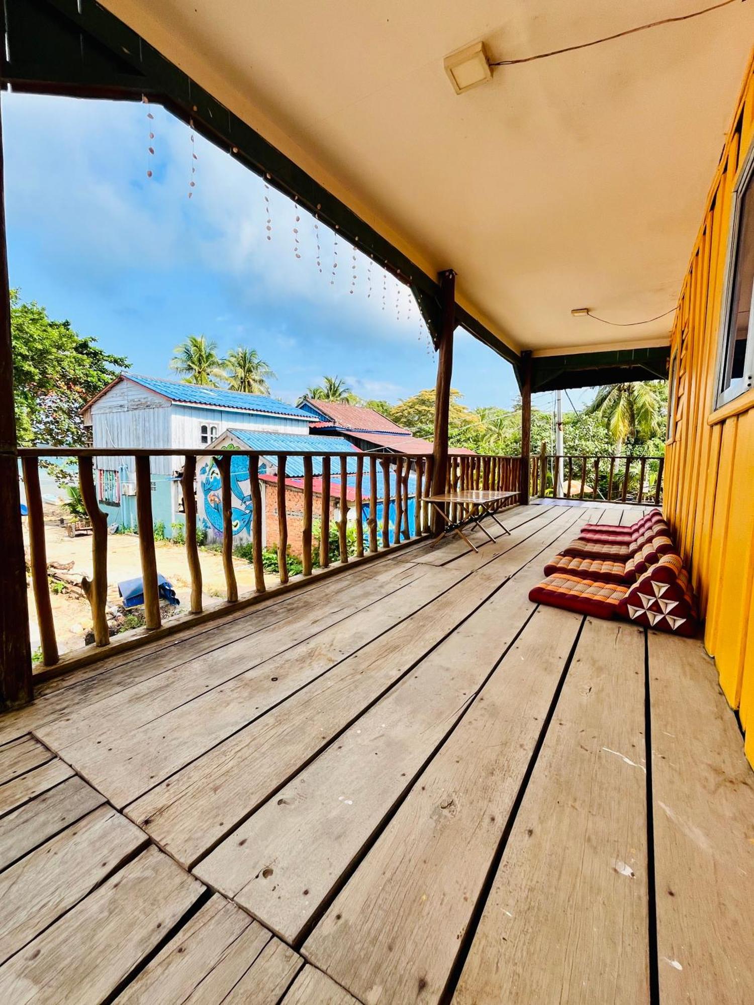 Happiness Guesthouse Koh Rong Sanloem Exteriör bild